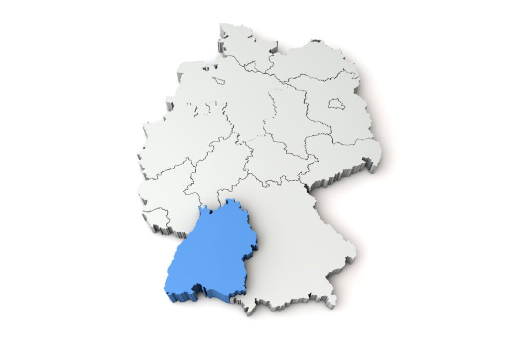 Eine 3D-Karte von Deutschland, auf der das Bundesland Baden-Württemberg in Blau hervorgehoben ist. Die restlichen Bundesländer sind in einem hellen Grau dargestellt, während die Grenzen zwischen den einzelnen Ländern deutlich sichtbar sind. Die Karte zeigt Baden-Württemberg im Südwesten Deutschlands.