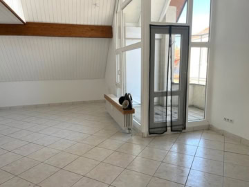 Großzügige 4 Zimmerwohnung, 74249 Jagsthausen, Wohnung